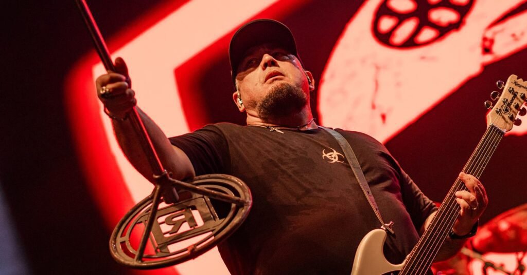 Banda Raimundos se apresenta como abertura para o Guns N' Roses no Brasil