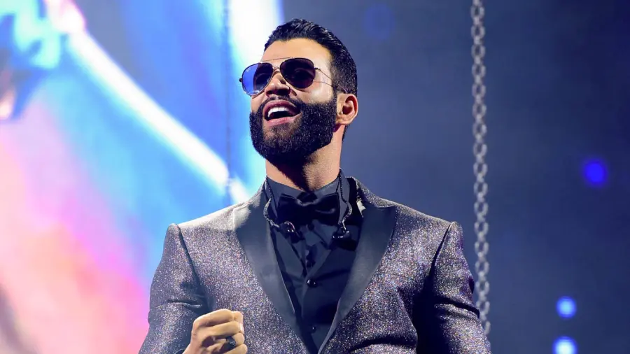 Imagem do evento Embaixador em Alto-Mar 2026 com o MSC Divina ao fundo e artistas em destaque