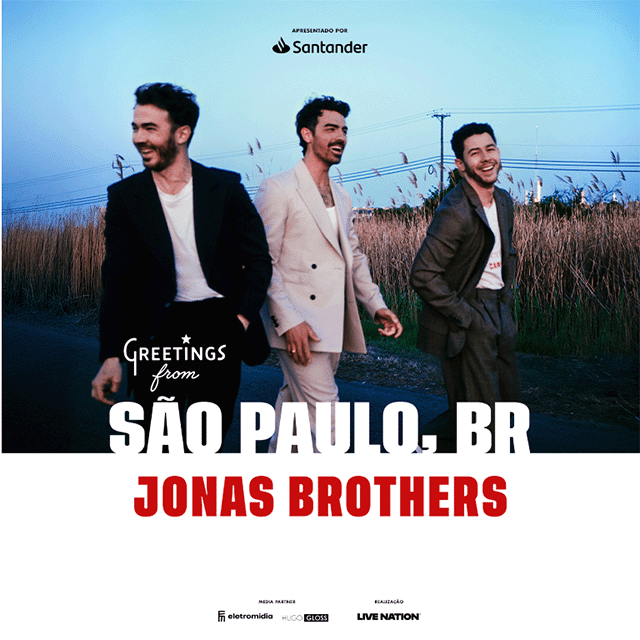 Jonas Brothers em concerto no Allianz Parque, com público animado e luzes brilhantes.