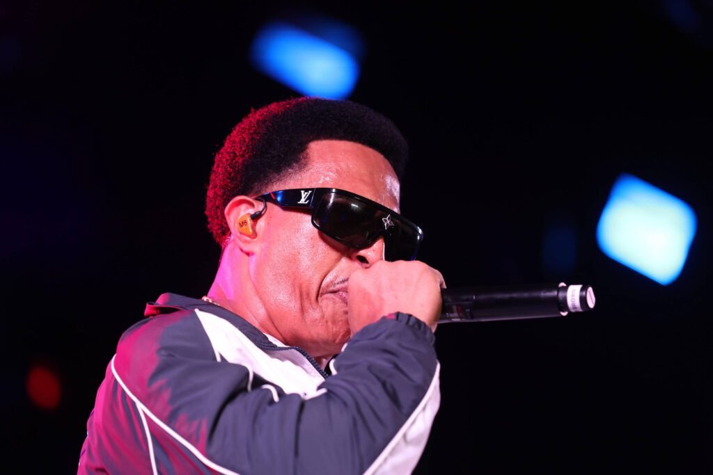 Mano Brown se apresentando em show ao vivo