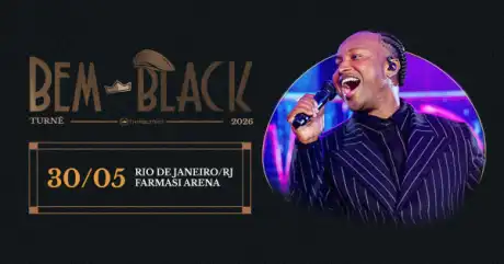 Thiaguinho realizando performance ao vivo no evento Bem Black
