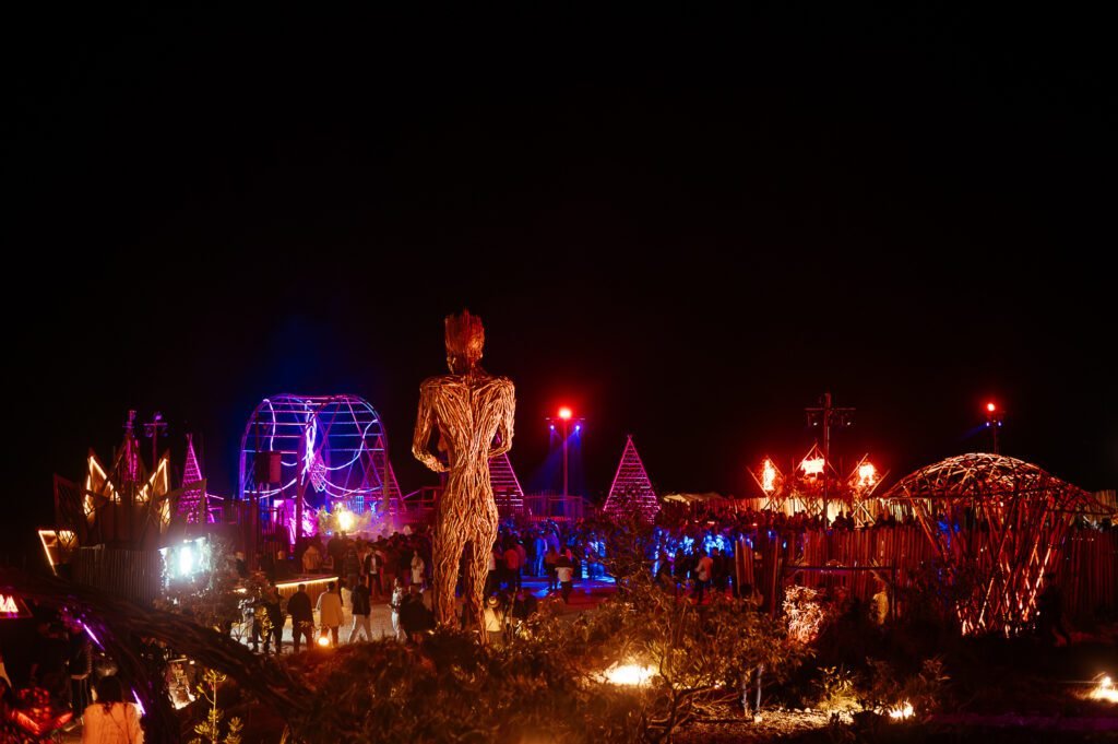 Público apreciando o evento Sounds of Quartzo em São Paulo, celebração da música eletrônica em 2026