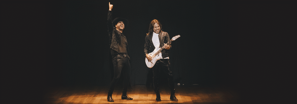 Edson e Hudson em performance ao vivo, celebrando 30 anos de carreira