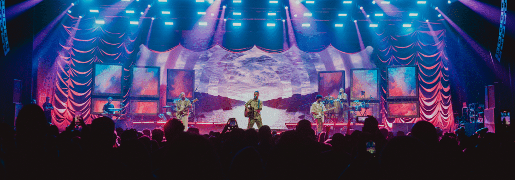 Maneva se apresenta no Espaço Unimed em São Paulo durante a turnê de 20 anos.