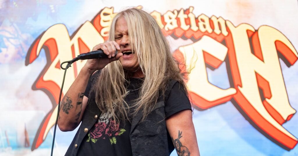 Twisted Sister e Sebastian Bach em apresentação ao vivo