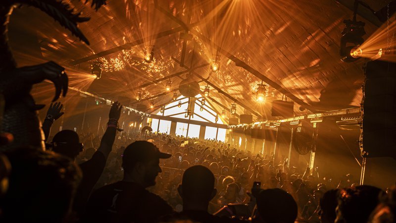 Atrações do Closing Weekend no Warung Beach Club em Itajaí com artistas como Vintage Culture e Hernan Cattaneo