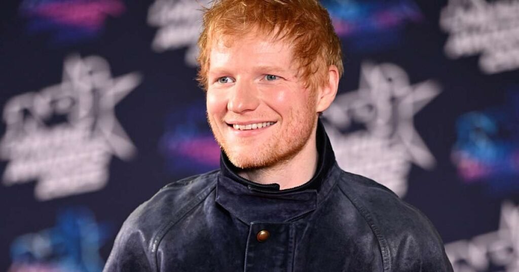 Ed Sheeran se apresentando em um show ao vivo durante a Loop Tour no Allianz Parque, São Paulo