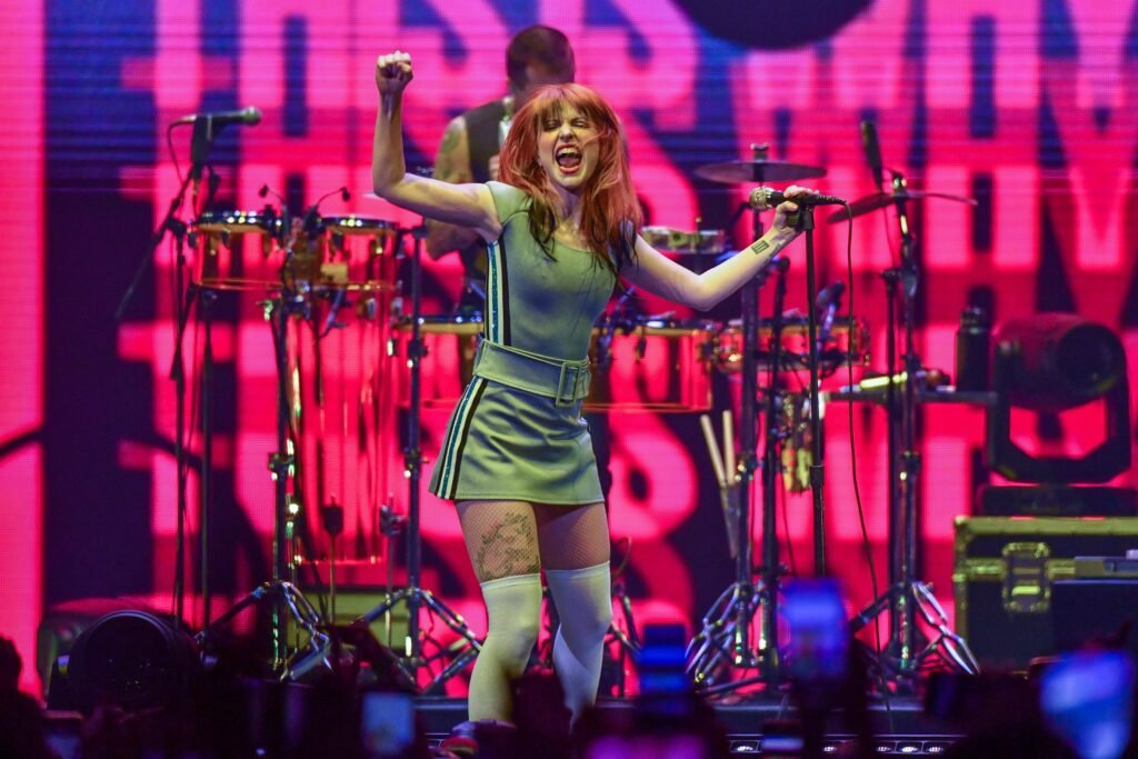 Hayley Williams se apresentando ao vivo em um show no Espaço Unimed em São Paulo