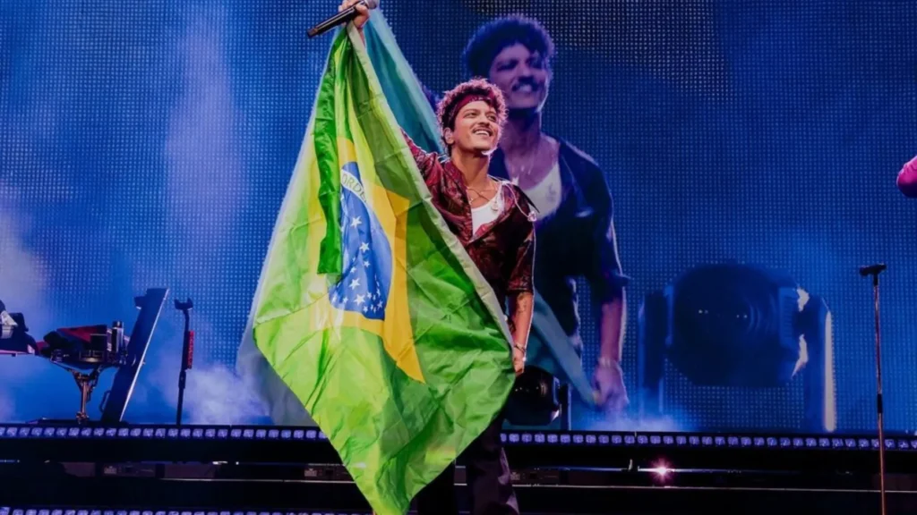 Bruno Mars em show com expectativa de nova turnê no Brasil